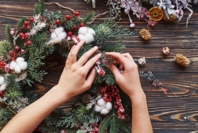 The Stables Christmas Wreath Workshop   Thursday 25th November   6:30pm